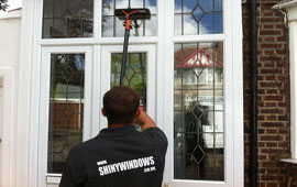 Reach and Wash in action on lower windows